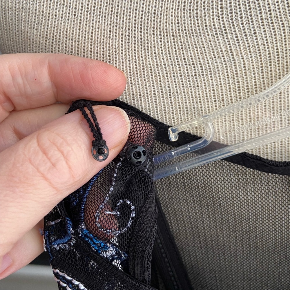 WHBM Embroidered Shell - Picture 5 of 5